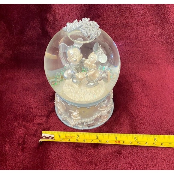 Special Edition Mickey And Minnie Skating Silver Snow Globe Disney Store 2002 - Picture 14 of 16
